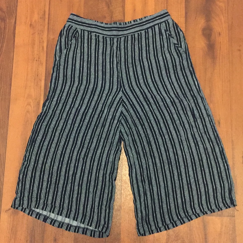 Sadie & sage high waisted wide leg capris.